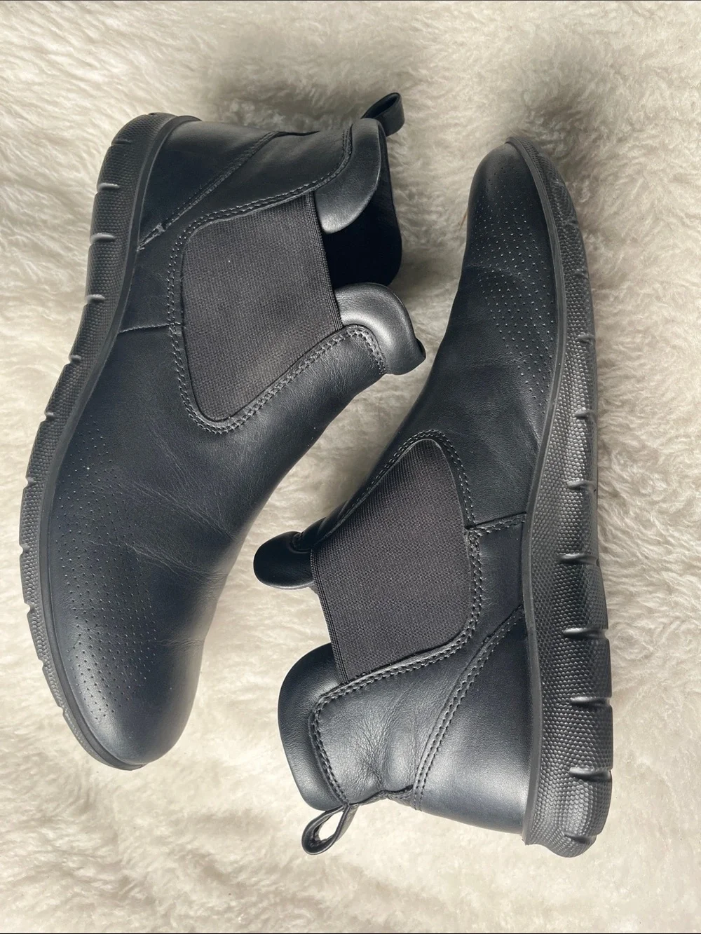 Ecco Babett Black Leather sleek slip on Chukka Boot wool footbed size EU 41 US 9